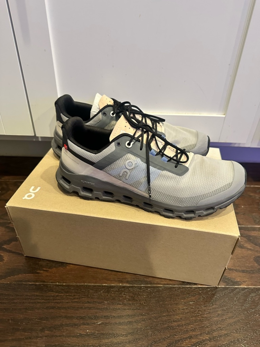 On Cloudvista Running Shoes - size 9.5 - Picture 4 of 7